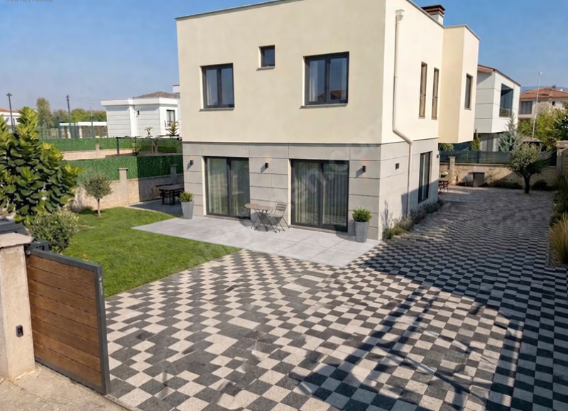 ACİL SATILIK!!! Müstakil Bahçeli 5+1 Villa (220m2)