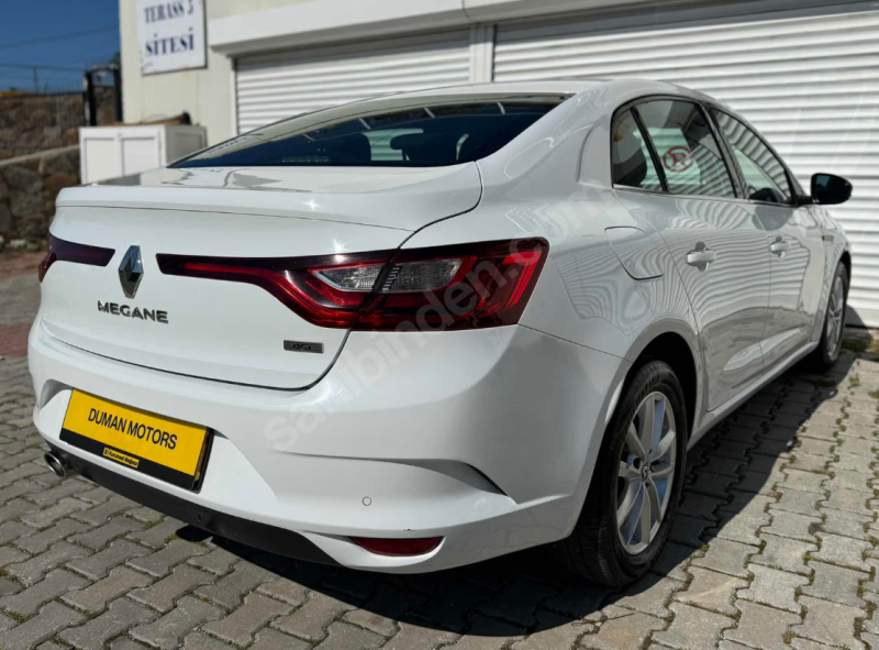 HATASIZ DEĞİŞENSİZ 88.000km MEGAN 4 BODRUM TESLİM