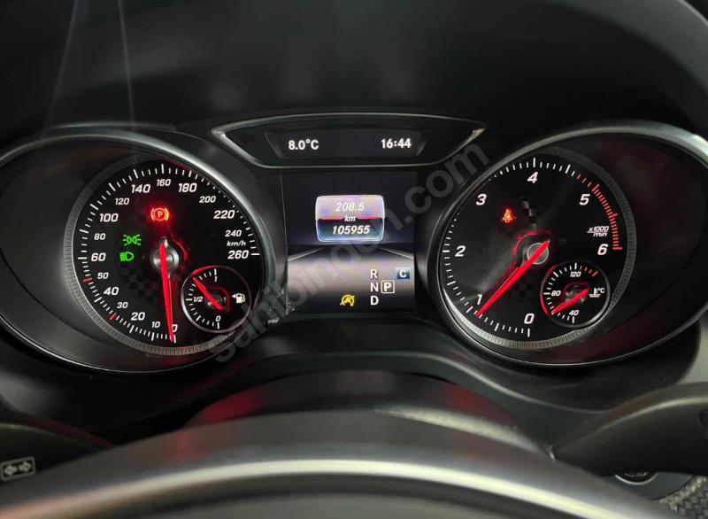 KIRMIZI MERCEDES a180 AMG HATASIZ BOYASIZ