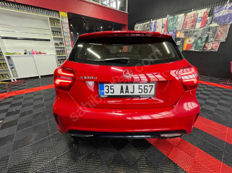KIRMIZI MERCEDES a180 AMG HATASIZ BOYASIZ