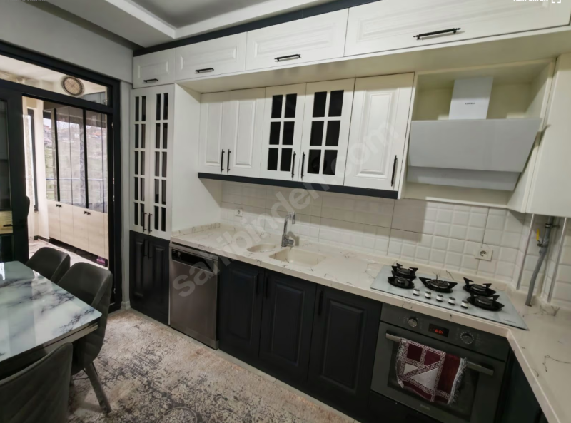 ŞEHRİN GÖBEĞİNDE STELLA SİTESİNDE 3+1 LÜKS DAİRE