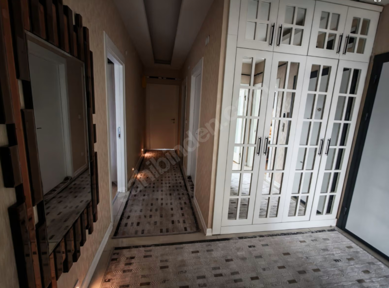 ŞEHRİN GÖBEĞİNDE STELLA SİTESİNDE 3+1 LÜKS DAİRE