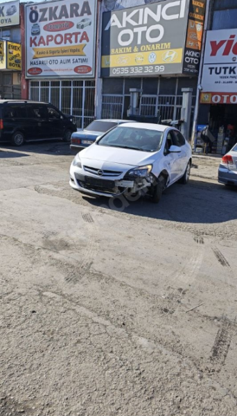 40 binde DEGİSENSİZ. EKPERTİZ RESİMDE. AGİR HASAR KAYİTLİ.