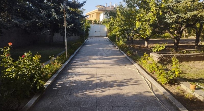 TEMİZ PARSELLİ BAHÇELİ EV