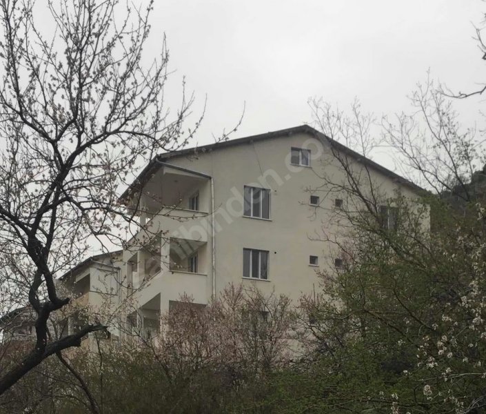 Paraşüt Alanına Yakın Bahçeli Ara Kat Daire