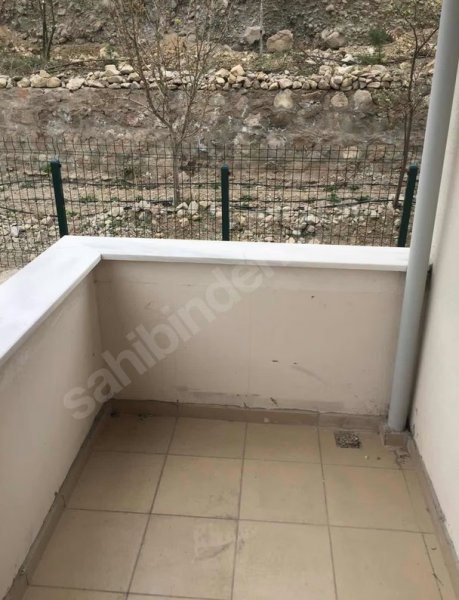 Paraşüt Alanına Yakın Bahçeli Ara Kat Daire