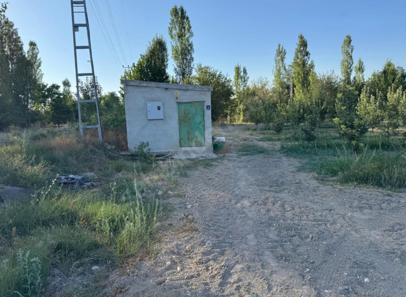 9000 m² ELMA BAHÇESİ ANAYOLA YAKIN ARA YOLA SIFIR
