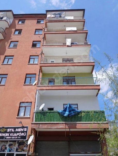 Eskişehir Bağlarinda Cadde üzeri 2+1 kiralik kombili daire
