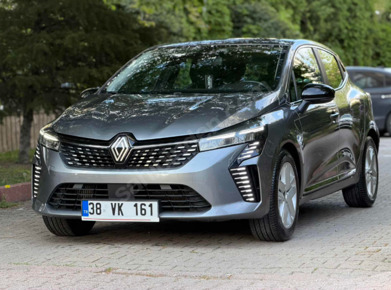 HATASIZ BOYASIZ 2024 CLIO 1.0 TCE EVOLUTION SERVİS BAKIMLI