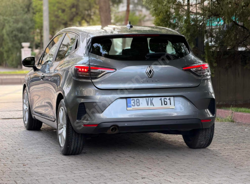 HATASIZ BOYASIZ 2024 CLIO 1.0 TCE EVOLUTION SERVİS BAKIMLI
