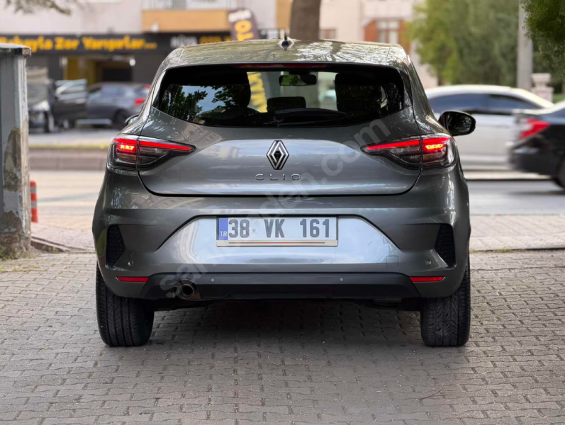 HATASIZ BOYASIZ 2024 CLIO 1.0 TCE EVOLUTION SERVİS BAKIMLI