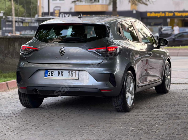 HATASIZ BOYASIZ 2024 CLIO 1.0 TCE EVOLUTION SERVİS BAKIMLI