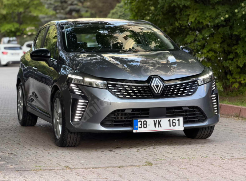 HATASIZ BOYASIZ 2024 CLIO 1.0 TCE EVOLUTION SERVİS BAKIMLI