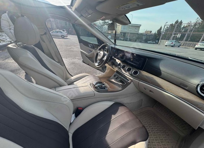 2017 model Mercedes-Benz E180 AMG paket