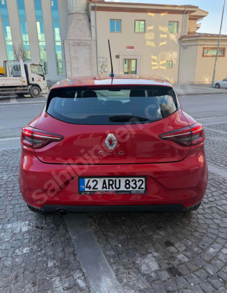 2023 MODEL.. KIRMIZI.. 99 BİN KM.. CLİO