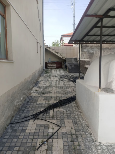 Anayola sıfır ,Köşebaşı, Baraj Manzaralı, 3 katlı villa !!!