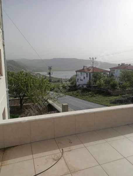 Anayola sıfır ,Köşebaşı, Baraj Manzaralı, 3 katlı villa !!!