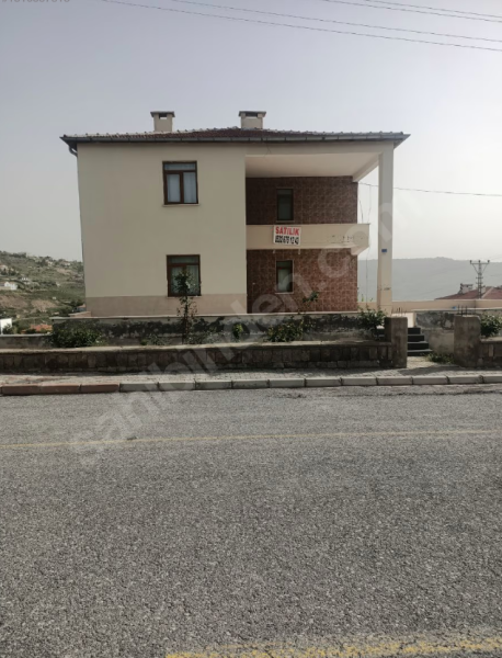 Anayola sıfır ,Köşebaşı, Baraj Manzaralı, 3 katlı villa !!!