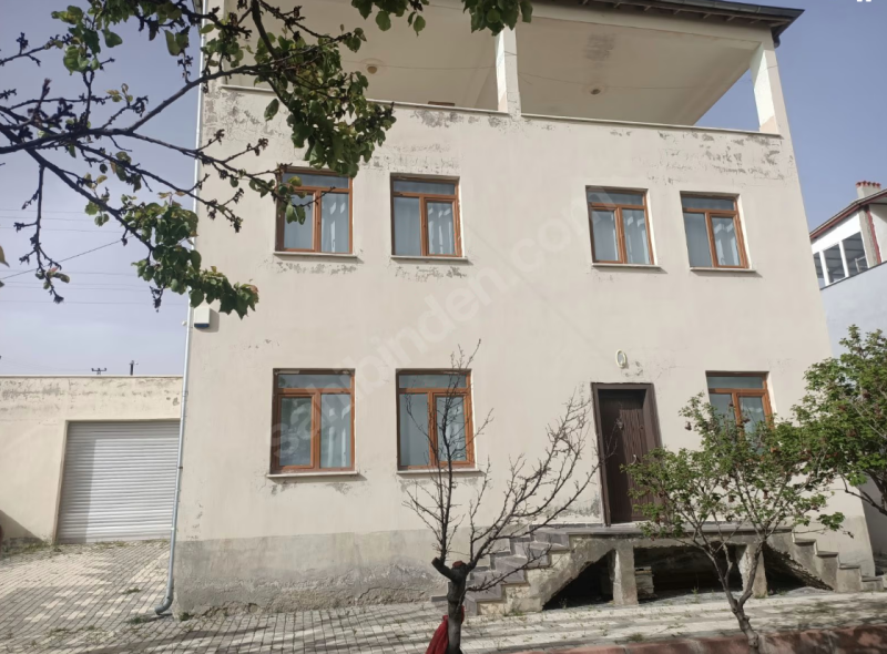 Anayola sıfır ,Köşebaşı, Baraj Manzaralı, 3 katlı villa !!!