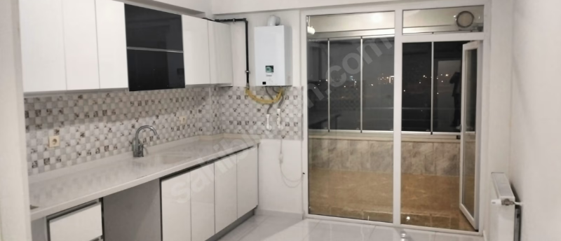 Sakarya Mahallesinde Kiralık geniş oturumlu 3+1 daire