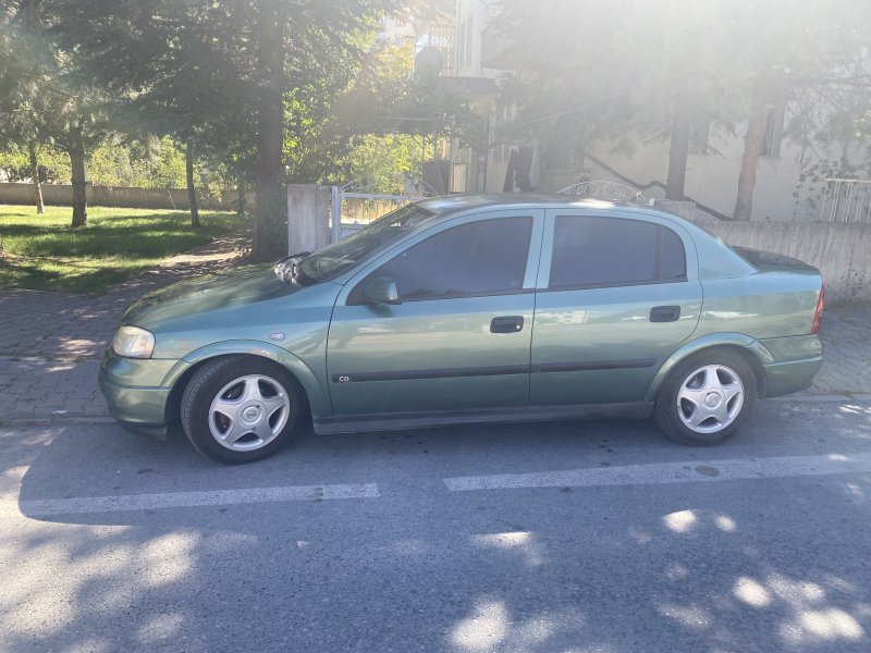 Astra 2000 model 1.6 CD tertemiz takaslı