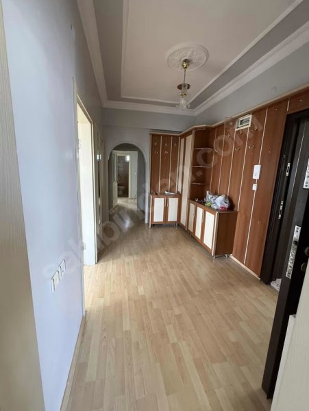 Yeni Mahallede Sahibinden Kiralık Geniş Daire