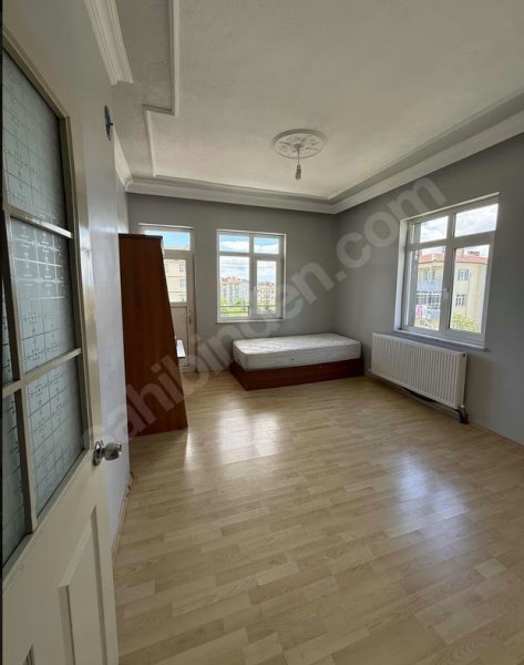 Yeni Mahallede Sahibinden Kiralık Geniş Daire
