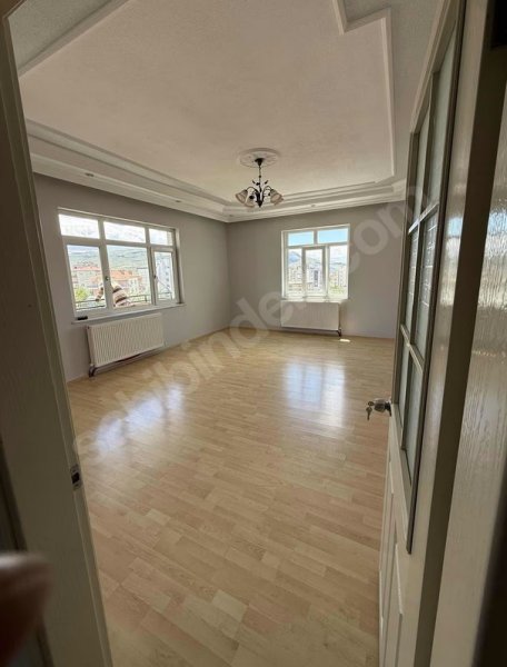 Yeni Mahallede Sahibinden Kiralık Geniş Daire