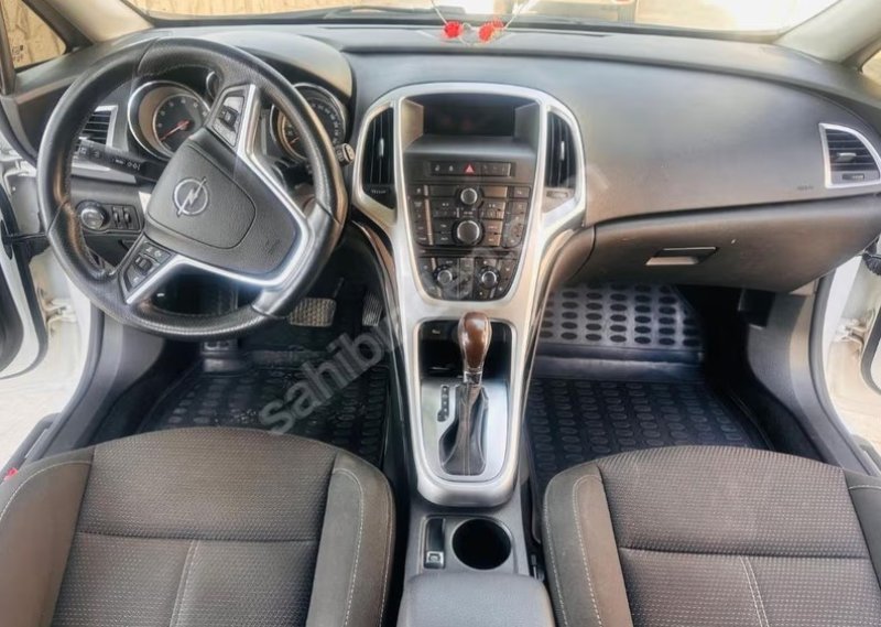 Memurdan Temiz Sunrooflu Astra-J