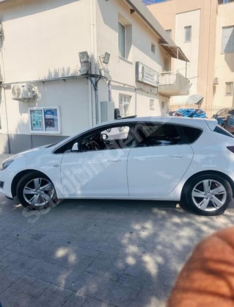 Memurdan Temiz Sunrooflu Astra-J