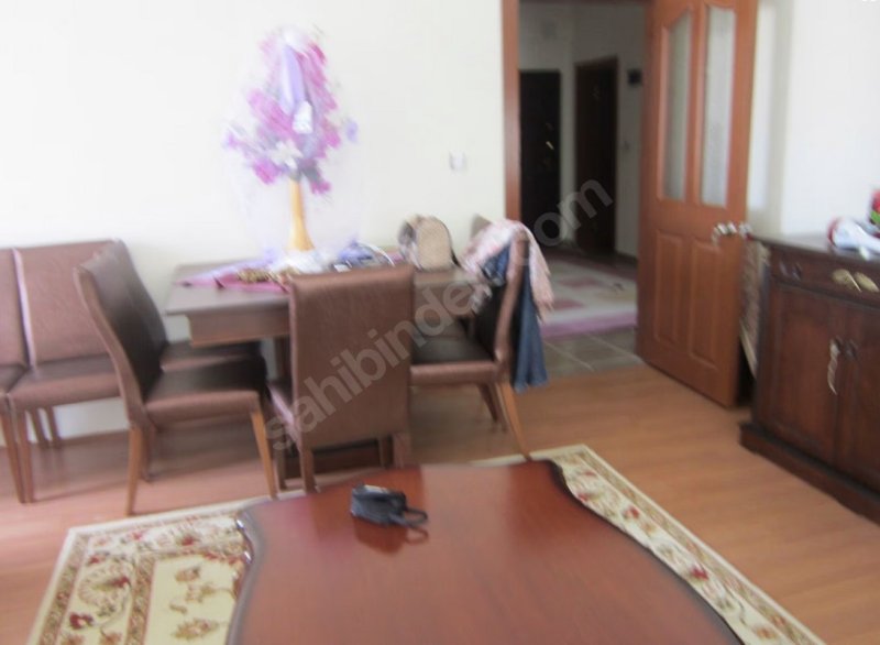 BAHÇELİEVLER MAH. ARAS SİTESİNDE SATILIK ARAKAT DAİRE