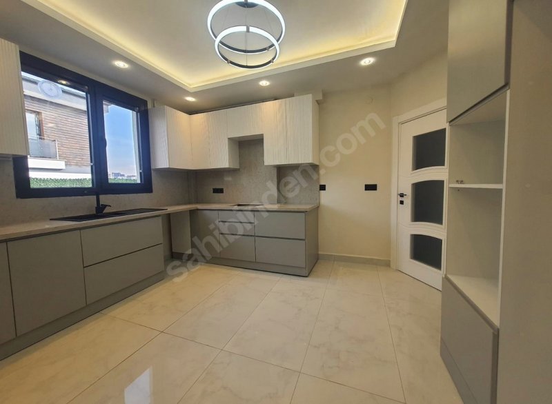ALTINOLUK ANA CADDE SEHER BULVARI ÜSTÜNDE 9+1 ULTRA LUX VİLLA