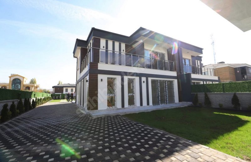 ALTINOLUK ANA CADDE SEHER BULVARI ÜSTÜNDE 9+1 ULTRA LUX VİLLA