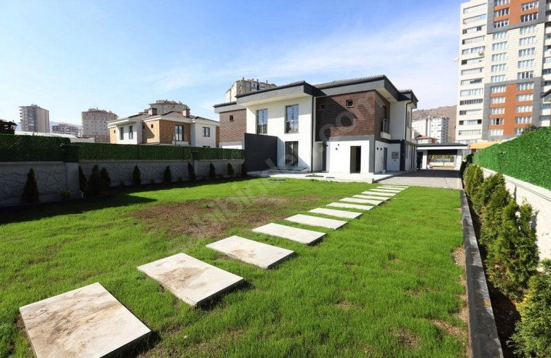 ALTINOLUK ANA CADDE SEHER BULVARI ÜSTÜNDE 9+1 ULTRA LUX VİLLA