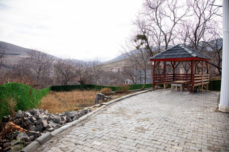 KAYSERİ YAHYALI KAVACIK MAH SATILIK 2 KATLI EV 800 M2 ARSASI VARDIR DAİRE SIFIRDIR