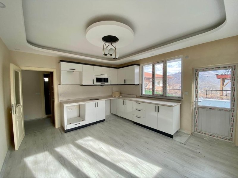 KAYSERİ YAHYALI KAVACIK MAH SATILIK 2 KATLI EV 800 M2 ARSASI VARDIR DAİRE SIFIRDIR